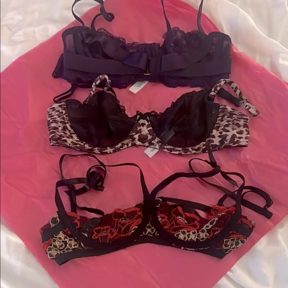 NWOT Lot of 3 34B Unlined or Cupless Bras 🌺